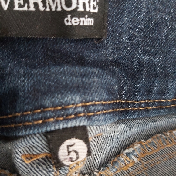 Dark wash distressed 3/4 jean - Picture 3 of 3